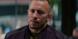 Na ekranie ponownie pojawia się Georges Batroc aka Batroc the Leaper, złoczyńca znany już z filmu „Zimowy żołnierz” i 1. odcinka. Po współpracy z terrorystyczną organizacją LAF trafił do algierskiego więzienia, z którego wyciągnęła go Sharon Carter. 