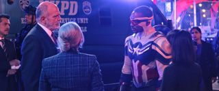 W trakcie rozmowy z senatorami wspomina o mierzeniu się z „siłą tak potężną, że może wymazać połowę planety”, nawiązując tym samym do pojedynku z Thanosem. 