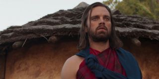 Ayo nazywa Bucky’ego „Białym Wilkiem”. W świecie MCU tak na Barnesa wołały dzieci w Wakandzie, jednak w komiksach Biały Wilk był szefem tajnej policji afrykańskiego państwa.