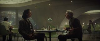 W czasie rozmowy Lokiego i Mobiusa na stoliku znajduje się sok marki BoKu. Był on produkowany w USA w latach 1990-2003. Wygląda na to, że w świecie MCU jego popularność okazała się znacznie większa.