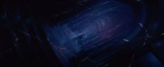 Jeśli Loki faktycznie „zepsuł” linię czasową i doprowadził do stworzenia innych jej odnóg, może to tłumaczyć, dlaczego przebitki z alternatywnych rzeczywistości przywodzą na myśl apokaliptyczny krajobraz, zniszczony w wyniku przejęcia przez boga podstępu Tesseraktu.