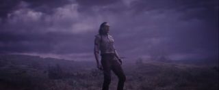 Loki trafi też na tajemniczą planetę. Wykorzystana do jej ekspozycji fioletowa soczewka budzi wyraźne skojarzenia z Vormirem, lokacją, w której duch Red Skulla strzegł wcześniej Kamienia Duszy.