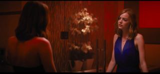La La Land - Emma Stone w Someone in the Crowd 