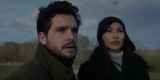 W trailerze pojawia się ostatecznie Kit Harington w roli Dane’a Whitmana aka Czarnego Rycerza, naukowca, który w ramach długiej tradycji odziedziczył przeklęty miecz Ebony Blade – ten ostatni powstał w magiczny sposób w czasach króla Artura. Pojawiają się głosy, że Whitman wraz z Sersi obserwuje nadejście poprzedniego Czarnego Rycerza, sir Percy’ego ze Skandii. Prawdopodobniejszy wydaje się atak kosmicznej rasy (Celestian bądź Dewiantów).