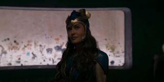 Salma Hayek wciela się w rolę Ajak, duchowej przywódczyni Przedwiecznych (co ciekawe, doszło tu do zmiany płci postaci – w komiksach Ajak był mężczyzną). Wiemy, że bohaterka potrafi leczyć wszelkie choroby, także te trawiące ludzi. Materiały marketingowe wyraźnie sugerują, że Ajak potrafi również komunikować się z wszechpotężną kosmiczną rasą, Celestianami.