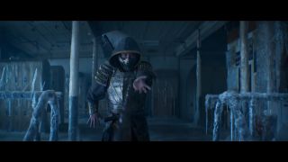 Film pokazuje też sporo ruchów z gier. Mamy tutaj między innymi „rowerek” w wykonaniu Liu Kanga, laser z oka Kano, tworzenie klona, miecza i lodowej ściany przez Sub-Zero oraz oczywiście kultowe już przyciąganie żądłem przez Skorpiona.  