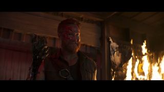 Bohaterowie filmu często rzucają klasycznymi tekstami i one-linerami znanymi z gier. Padają tu m.in. słowa „fatality”, „flawless victory”, „Kano wins”, „your soul is mine”, „test your might” czy oczywiście obecne nawet w zwiastunie „get over here!”.