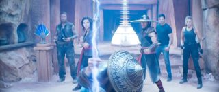 … oraz charakterystyczny wachlarz – broń używana przez Kitanę.