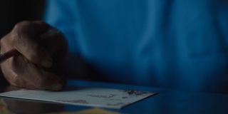 W tym ujęciu część widzów dopatruje się easter egga związanego z postacią Spider-Mana – sami oceńcie, czy ma on jakikolwiek sens. Trzeba jednak zauważyć, że mały pająk najprawdopodobniej pojawia się w celi Kasady’ego, który ostatecznie zabija zwierzę.  