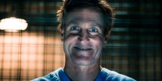 Kasady w korespondencji z Brockiem wspomina, że są oni „tacy sami”. Na tym etapie filmu, jeszcze zanim zabójcę opanuje Carnage, Cletus odwołuje się raczej do podobnych cech charakteru. 