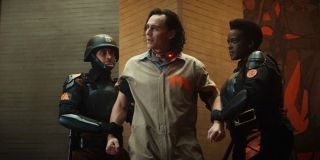 Time Twisters, urządzenia wykorzystywane przez żołnierzy TVA do manipulacji czasem, mają komiksowy odpowiednik, przy czym w świecie powieści graficznych nazywano je „działami retroaktywnymi”. W komiksach istnieli także Time Twisters, trzy niezwykle potężne istoty, które stworzył ostatni dyrektor TVA (Ten, Który Zostaje) tuż przed nadchodzącą śmiercią cieplną całego wszechświata. 