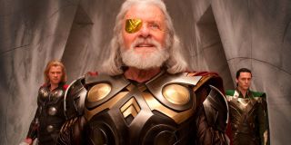 Loki w rozmowie z Mobiusem stwierdza, że w przeciwieństwie do dzieci wie, iż „zły nie zawsze jest zły, a dobry nie zawsze dobry”. Konstatację tę moglibyśmy odnieść do wielu postaci MCU, jednak wydaje się, że bóg podstępu odwołuje się w niej do Odyna – Loki odkrył przecież, że Wszechojciec kłamał w wielu sprawach i w przeszłości w bezlitosny sposób podbijał kolejne terytoria. 