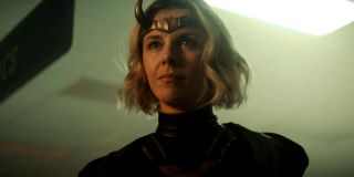 Lady Loki w końcu ujawnia swoje prawdziwe oblicze – w jej rolę wciela się Sophia di Martino. W komiksach Lady Loki po raz pierwszy pojawiła się w 2008 roku, przy czym wówczas Loki po prostu przejął ciało zarezerwowane dla Lady Sif. W 2014 roku w serii „Loki: Agent of Asgard” bóg podstępu, podobnie jak w MCU, został pokazany jako istota mogąca zmieniać płeć. 