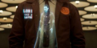 Mobius pokazuje Lokiemu i Łowcom inne możliwe warianty Lokiego. Pierwszym z nich jest ten z niebieską skórą – to nawiązanie do koloru skóry Lodowych Gigantów, od których również w MCU pochodzi bóg podstępu. 