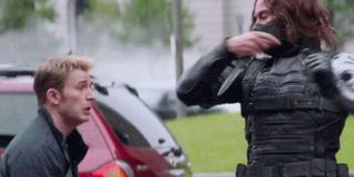 Do zabicia pierwszej ofiary Jelena wykorzystuje technikę operowania nożem, którą w MCU pokazywał już Bucky Barnes. Warto zauważyć, że Czarne Wdowy i Zimowy Żołnierz powstawali w dwóch odnogach tego samej projektu szpiegowskiego – w komiksach Zimowy Żołnierz niejednokrotnie uczestniczył w zajęciach odbywających się w Czerwonej Sali.