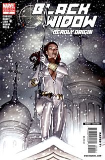 Biały kostium Czarnej Wdowy, który zakładają Natasza i Jelena, w świecie komiksów pojawił się po raz pierwszy w miniserii „Black Widow: Deadly Origin” z 2009 i 2010 roku – wówczas służył on za kamuflaż w trakcie misji prowadzonych na zaśnieżonym terenie.