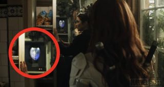 Melina Wostokow w świecie komiksów jest znana pod przydomkiem Iron Maiden. Choć w MCU postać tę przedstawiono inaczej, w scenie, w której bohaterka odkłada broń, w tle widzimy maskę do złudzenia przypominającą tę, którą Iron Maiden nosi w komiksach.