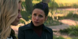 W scenie po napisach pojawia się portretowana przez Julię Louis-Dreyfus Hrabina Valentina Allegra de la Fontaine („Val”). Postać tę zobaczyliśmy wcześniej w serialu „Falcon i Zimowy żołnierz”, w której rekrutowała ona Johna Walkera i powierzała mu rolę US Agenta. Wygląda na to, że Val chce stworzyć swoją własną grupę operacyjną – niektórzy dostrzegają w niej wariację na temat znanych z komiksów Thunderbolts czy Dark Avengers.