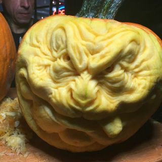 Popkulturowe rzeźby z warzyw i owoców