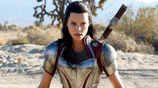 Warto dodać, że według wyjaśnień Kevina Feige Sif została wypędzona z Asgardu przez Lokiego tuż przed wydarzeniami pokazanymi w filmie „Thor: Ragnarok”. Postać ta zniknęła także w trakcie pstryknięcia Thanosa, by wraz z innymi wrócić po 5 latach. 