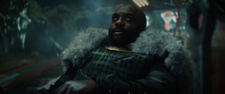 Chełpliwy Loki wspomina także o „zaszczytnym celu” – słowa te wypowiedziano już w serialu kilkukrotnie; po raz pierwszy użył ich sam Loki w filmie „Avengers” z 2012 roku.