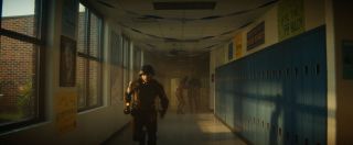 W jednym z poprzednich odcinków Mobius podpisywał dokumenty przy pomocy pióra pochodzącego ze szkoły licealnej imienia Franklina Delano Roosevelta. Najprawdopodobniej chodzi tu o szkołę w której uczyła Rebecca aka Ravonna – w korytarzu placówki widać portret tego samego amerykańskiego prezydenta.