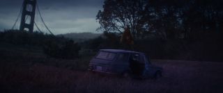 Auto dostawcy pizzy, którym porusza się Mobius, przywodzi na myśl furgonetkę Pizza Planet, którą znamy z franczyzy „Toy Story” – rakieta na dachu w tym przypadku została zastąpiona trójkątnym kawałkiem pizzy.