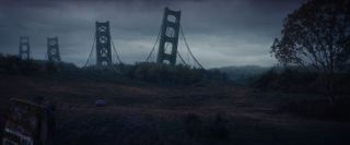 W tle widzimy również most, które wygląda jak połączenie Golden Gate i Bay Bridge z San Francisco.