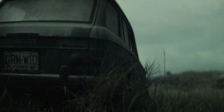 Rejestracja auta dostawcy pizzy to GRN W1D. To nawiązanie do scenarzysty komiksowego Marka Gruenwalda, autora słynnego runu o Kapitanie Ameryce – artysta stał się wizualnym pierwowzorem postaci Mobiusa. To także on jest współtwórcą Aliotha. Warto przypomnieć, że renesansowy targ z 2. odcinka odbył się w mieście Oshkosh w stanie Wisconsin, w którym urodził się Gruenwald.