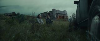 Loki w rozmowie z Sylvie ponownie przyznaje, że zdradził właściwie wszystkich, których kochał. Tym samym nawiązuje on m.in. do umożliwienia Lodowym Gigantom ataku na Asgard czy zawiązania sojuszu z Thanosem.