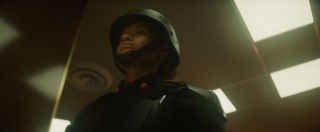 Z sekwencji początkowej dowiadujemy się także, że Ravonna Renslayer w przeszłości była łowczynią Minutemenów, korzystającą z nazwy „A-23”. „A-23” to najprawdopodobniej nawiązanie do zeszytu „Avengers #23” z 1965 roku, w którym Stan Lee i Don Heck wprowadzili postać Ravonny do uniwersum Marvela (w komiksie tym pojawił się również Kang Zdobywca). 