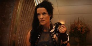 W „więzieniu pamięci”, do którego Mobius posyła Lokiego, bóg podstępu musi przeżywać to samo spotkanie z kopiącą go Lady Sif. Postać tę widzieliśmy już w filmach „Thor” i „Thor: Mroczny świat”, jak również w serialu „Agenci T.A.R.C.Z.Y.” (bohaterka pojawi się jeszcze w produkcji „Thor: Love and Thunder”) – pokazano ją jako członkinię obrońców Asgardu, Wojów Trzech. 