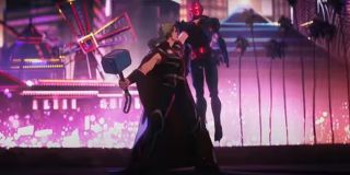 Imprezowy Thor walczy z Ultronami. Na tej podstawie możemy założyć, że Ultron w świecie „What If…?” może być powszechnym, międzygalaktycznym zagrożeniem, podobnie jak miało to miejsce w seriach komiksowych „Era Ultrona” z 2013 roku czy nawet „Tajnych wojnach” z 2015 roku.