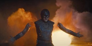 T.D.K., w którego rolę wciela się Nathan Fillion, nie ma swojego odpowiednika w komiksach, choć posiada dokładnie tę samą moc, co znany z uniwersum DC Arm-Fall-Off-Boy: potrafi sterować wyrywanymi z ciała rękami.