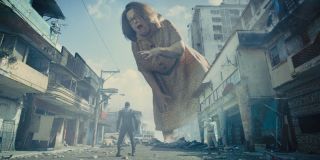 Matka Polki-Dot Mana, która chciała zamienić swoje dzieci w superbohaterów, nie ma swojej odpowiedniczki w komiksach. Jej działanie przywodzi jednak poniekąd na myśl zachowanie matki Homelandera z komiksowych „The Boys”.