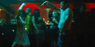 W scenie rozgrywającej się w barze na Colto Maltese – podobnie jak we wszystkich filmach Jamesa Gunna – pojawia się założyciel słynnej wytwórni Troma, Lloyd Kaufman. Przypomnijmy, że Gunn współpracował z Tromą na początku swojej kariery.