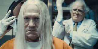 Bombę do głowy Savanta wszczepia tajemniczy doktor Fitzgibbon, pracownik A.R.G.U.S. w Belle Reve. Co ciekawe, w tej roli pojawił się twórca komiksowych Suicide Squad, John Ostrander.