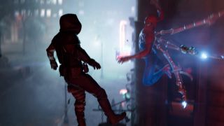 W zwiastunie widzimy, jak ze stroju Spider-Mana Parkera wystają cztery mechaniczne ramiona. Były one obecne już w grze z 2018 roku, ale jedynie jako część stroju Iron Spider. Istnieje szansa, że tym razem pojawią się jako "standardowe" wyposażenie.