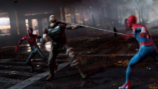 Twórcy zapowiedzieli, że w Marvel's Spider-Man 2 nie uświadczymy kooperacji i będzie to doświadczenie stricte dla jednego gracza. Wideo wskazuje jednak na to, że Pajączki Moralesa i Parkera będą walczyć ramię w ramię - kto wie, być może gracze będą mogli się swobodnie między nimi przełączać.