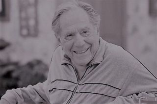 George Segal (1934-2021) – gwiazda serialu Goldbergowie zmarł 23 marca 2021 roku.
