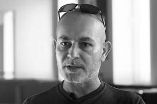 Andrzej Rozmus (1982-2021) – aktor z produkcji takich jak Stulecie Winnych, Polityka czy Ojciec Mateusz zmarł 1 marca 2021 roku. 