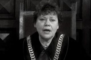 Ewa Wawrzoń (1937-2021) – polska aktorska znana między innymi z Plebanii, Janosika czy 13 posterunku zmarła 14 kwietnia 2021 roku.