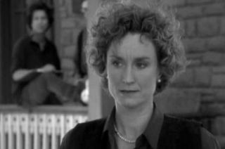 Lisa Banes (1955-2021) – aktorka znana z produkcji takich jak Koktajl, Dzień za dniem, Sześć stóp pod ziemią, Żona idealna czy Zaginiona dziewczyna zmarła 14 czerwca 2021 roku.