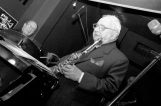 Jerzy "Duduś" Matuszkiewicz (1928-2021) – twórca muzyki do Stawki większej niż życie i innych hitów zmarł 31 lipca 2021 roku.