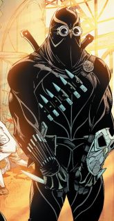 W czasie pojedynku w klubie na rękawicach Batmana widzimy groty do złudzenia przypominające te, które wykorzystywał komiksowy Talon z Trybunału Sów.