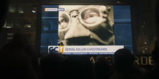 Riddler będzie prowadził relacje na żywo ze swoich przestępczych działań. Biorąc pod uwagę, że podzieli się nimi w serwisie Twitch, akcja filmu najprawdopodobniej rozgrywa się w czasach współczesnych. Wcześniej w tym kontekście spekulowano o latach 90. bądź początku XXI wieku.