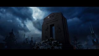 Na samym początku pokazano grób Bruce'a Wayne'a. Przypominamy, że już w pierwszym zwiastunie gry mówiono, że Batman nie żyje.