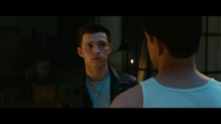 Nathan i Sully rozmawiają o Samie, bracie tego pierwszego. Postać ta pojawiła się w czwartej części serii i odegrała istotną rolę dla fabuły. Na ten moment nie wiadomo, czy Sama zobaczymy w filmie.