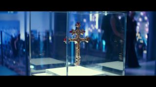 Ponownie widzimy charakterystyczny krzyż. Najprawdopodobniej jest to artefakt w posiadaniu złoczyńcy granego przez Antonio Banderasa, który zechcą ukraść Nathan i Sully. Można założyć, że w ten sposób przetną się ścieżki protagonistów i złoczyńcy.