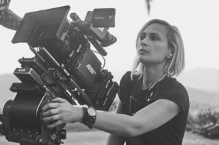 Halyna Hutchins (1979-2021) – operatorka, zmarła w wyniku wypadku na planie westernu Rust 22 października 2021 roku.